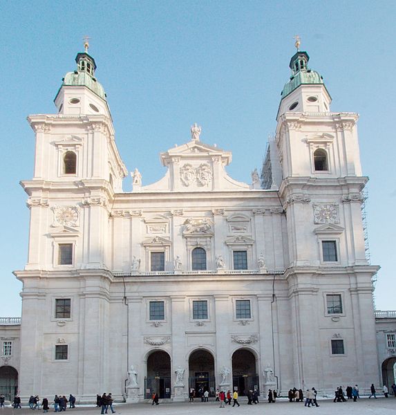 Soubor:Salzburg cathedral frontview.jpg