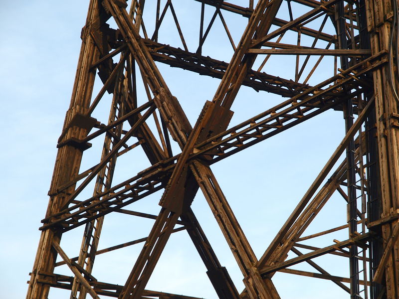 Soubor:Wooden radio tower closeup.jpg