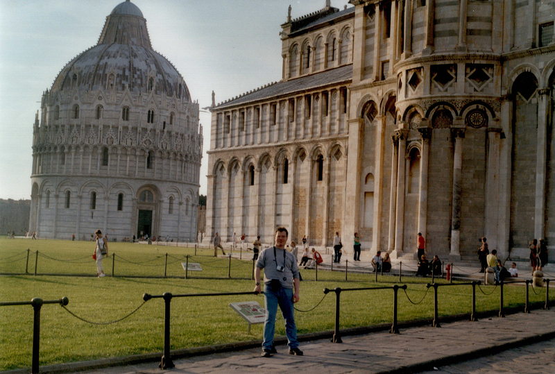 Soubor:ITALY-2005-Piazza dei Miracoli-Michal-01-2021.png