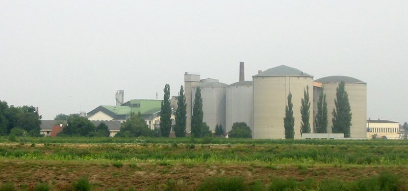 Soubor:Hohenau sugar refinery.jpg