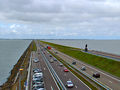 Afsluitdijk met standbeeld Lely.jpg