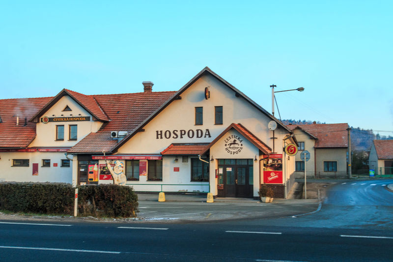 Soubor:Čestice - hospoda.jpg