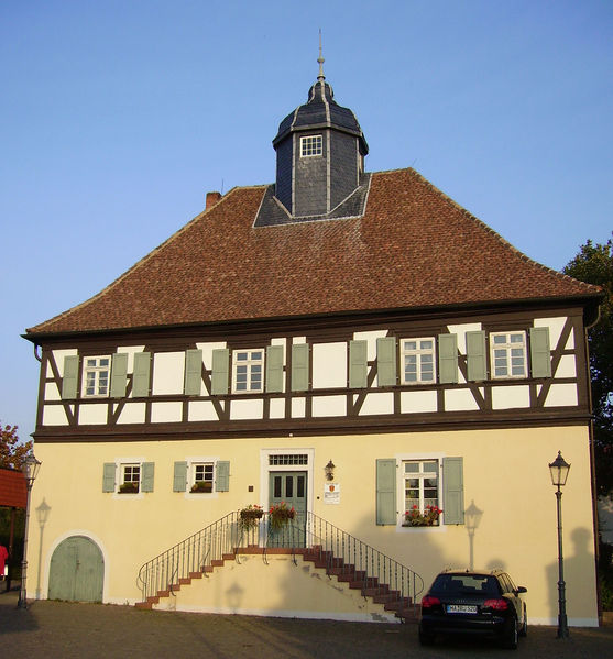 Soubor:Ludwigshafen-Ruchheim Rathaus.jpg