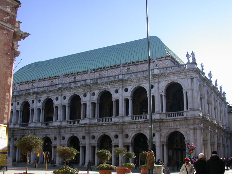 Soubor:Vicenza-Basilica palladiana2.jpg