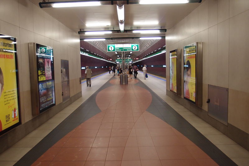 Soubor:Bořislavka metro station 2016Z07.JPG