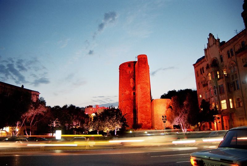 Soubor:Maiden tower Baku 20060624.jpg