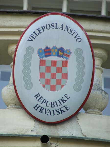 Soubor:COA croatian embassy 7719.JPG