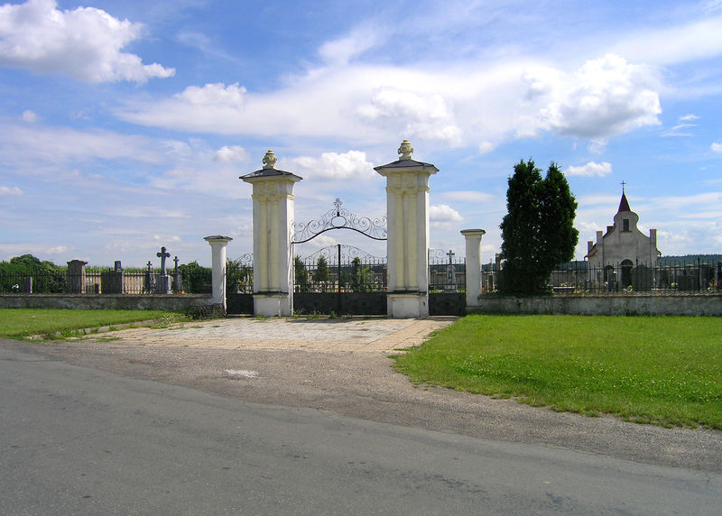 Soubor:Radovesnice II, Cemetery.jpg