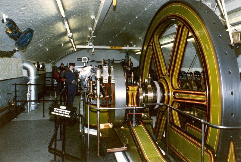 Soubor:Tower bridge steam engine.jpg